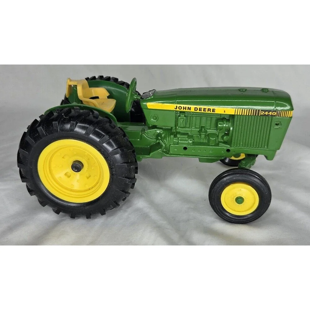 Ertl John Deere 2440 Utility Tractor 1:16 Green Yellow Diecast Metal Toy Vehicle